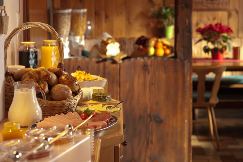 boulangerie-SEILLANS-min_breakfast_buffet_food_restaurant_meal_hotel_plate_fresh-718745